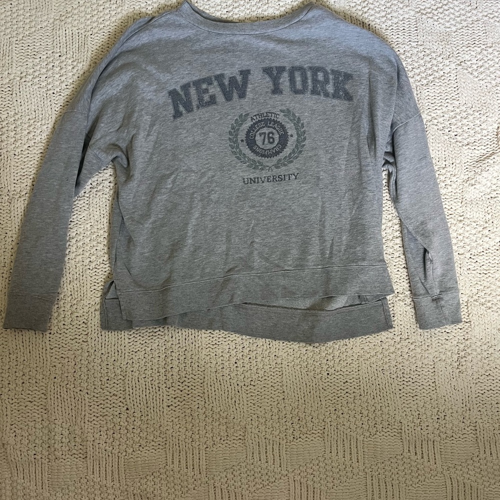Colsie Gray New York Print Women's Crewneck
